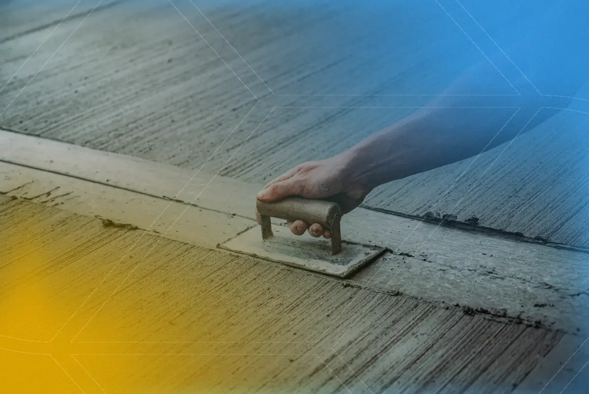 Portada de un artículo sobre concreto con una imagen estilizada de un brazo humano trabajando con el concreto