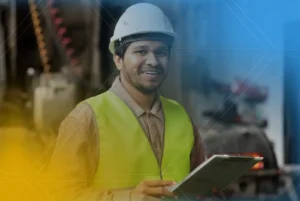 Trabalhador utilizando tecnologia para automatizar processos em uma concreteira, melhorando a eficiência